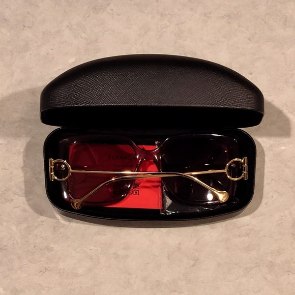 NIB Salvatore Ferragamo SF913S Fashion Butterfly Sunglasses - Picture 10 of 14